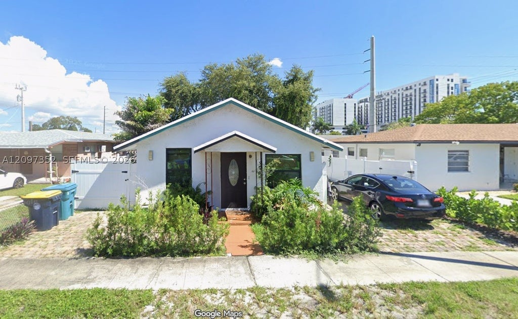 Photo of 206 SW 2nd Ter, Dania Beach, FL 33004 (MLS # A12097352)