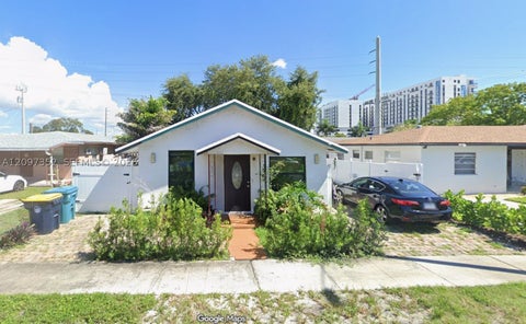 Photo of 206 SW 2nd Ter, Dania Beach, FL 33004 (MLS # A12097352)