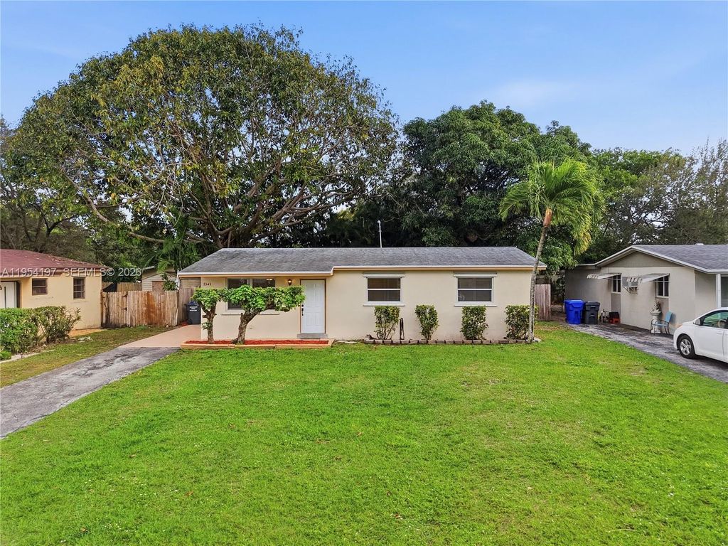 Photo of 2341 N 61st Ter, Hollywood, FL 33024 (MLS # A11954197)