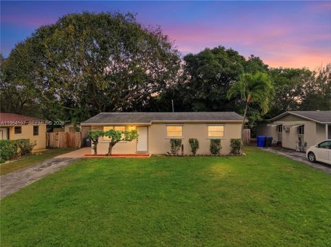 Photo of 2341 N 61st Ter, Hollywood, FL 33024 (MLS # A11954197)