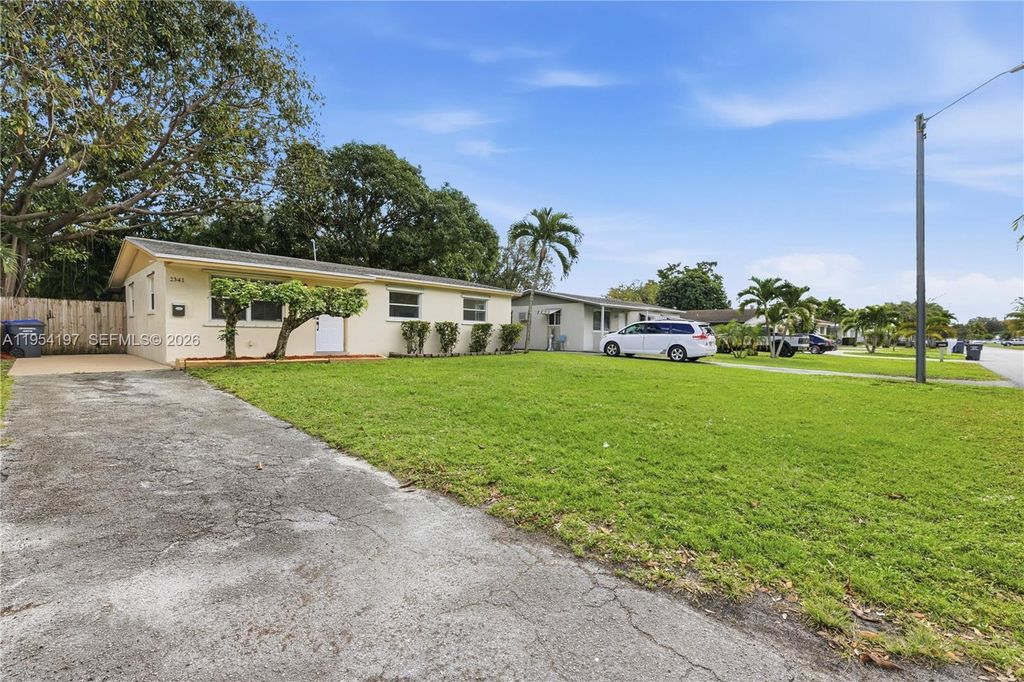 Photo of 2341 N 61st Ter, Hollywood, FL 33024 (MLS # A11954197)