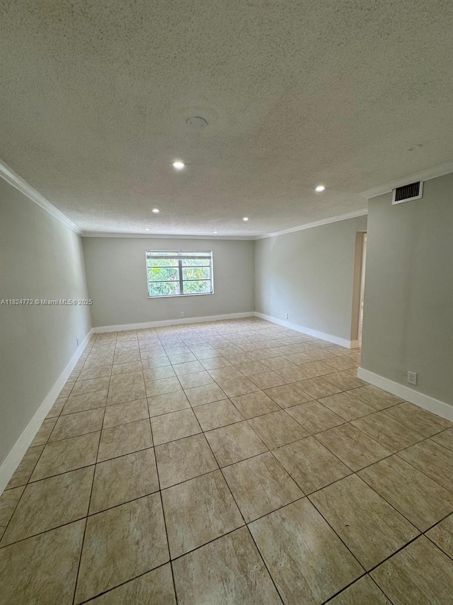 HOLLYWOOD HILLS - Residential Lease