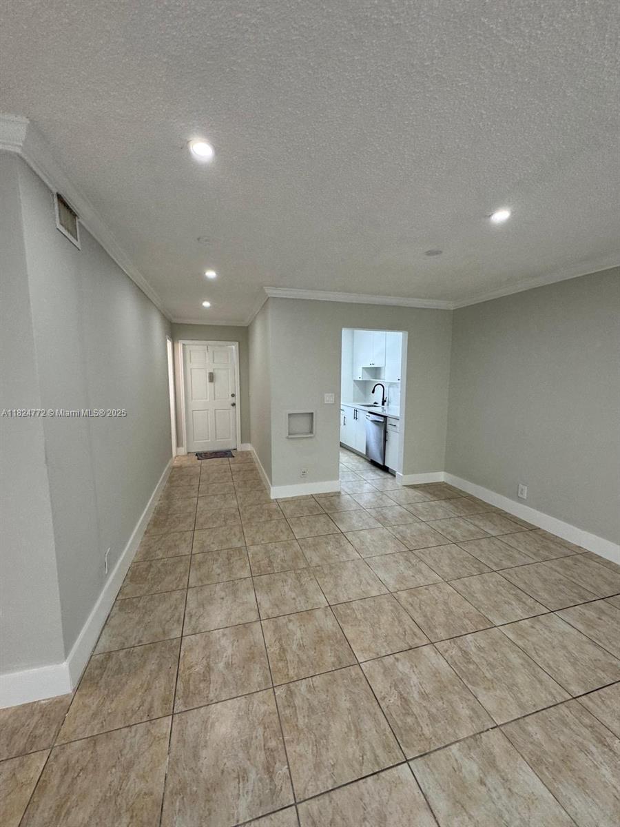 HOLLYWOOD HILLS - Residential Lease