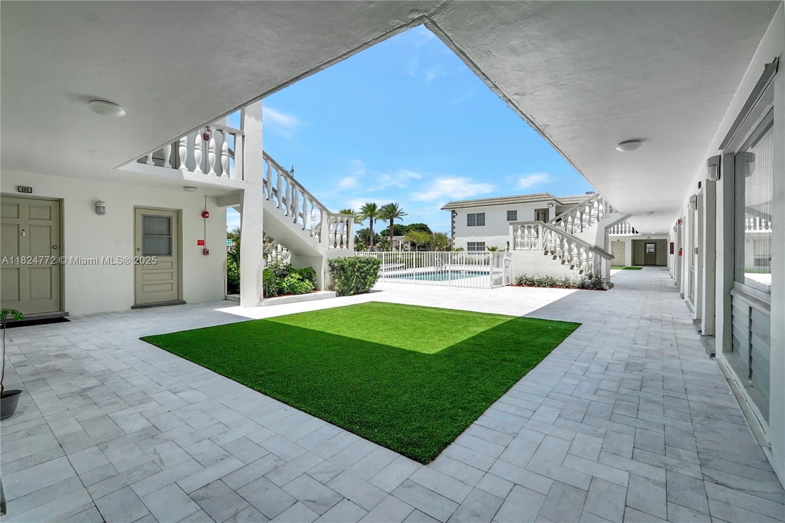 HOLLYWOOD HILLS - Residential Lease