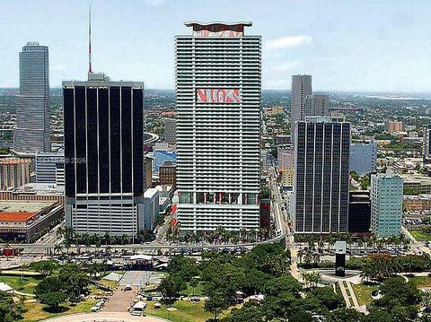 50 BISCAYNE BL 4509 Miami FL 33132