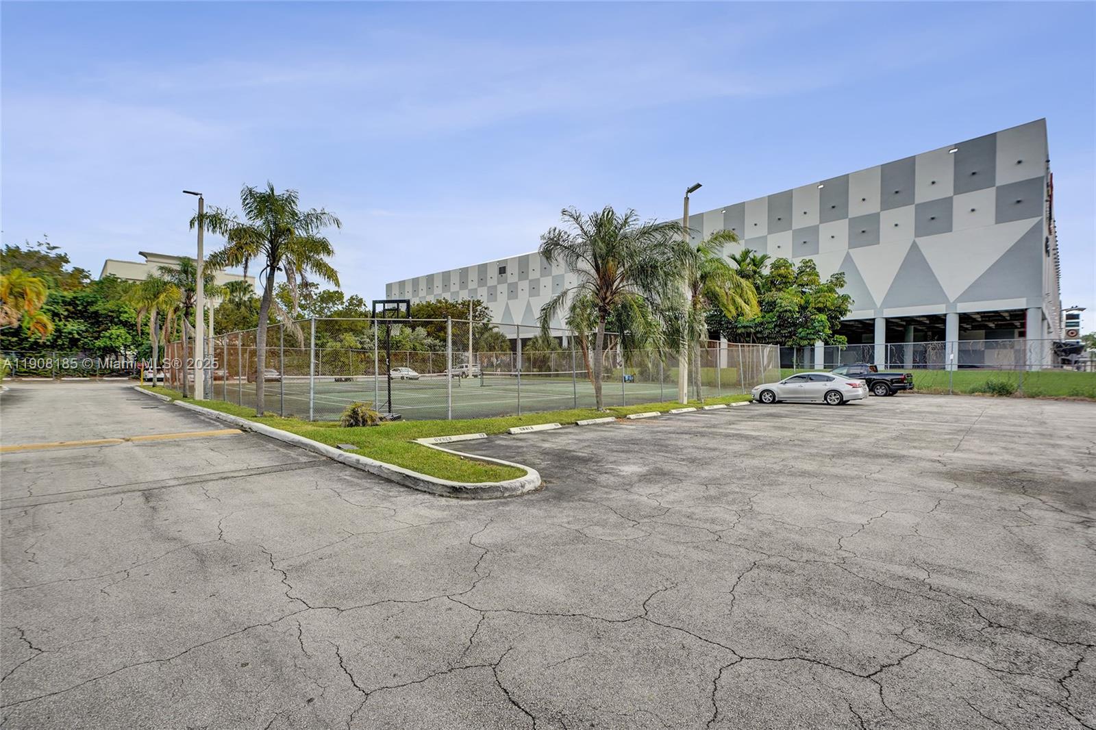 THE LEDGES CONDO - Residential