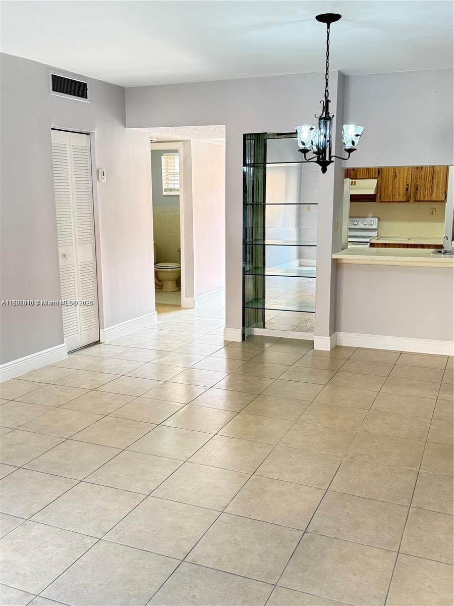 GOLDEN GATE CONDO PHASE I - Residential Lease