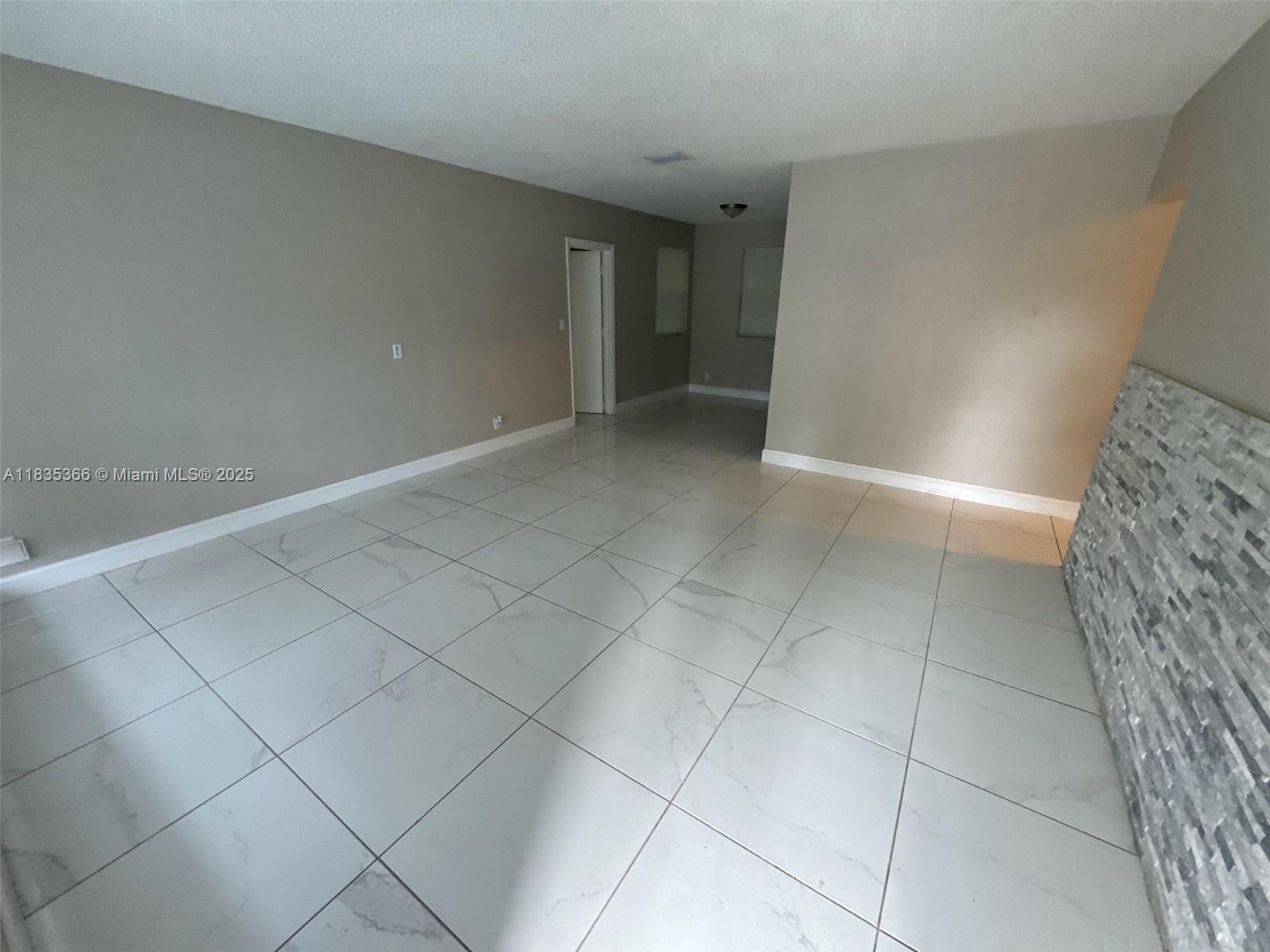 2307 Rodman St, Hollywood, FL, 33020/$555,000 2 2307 Rodman St