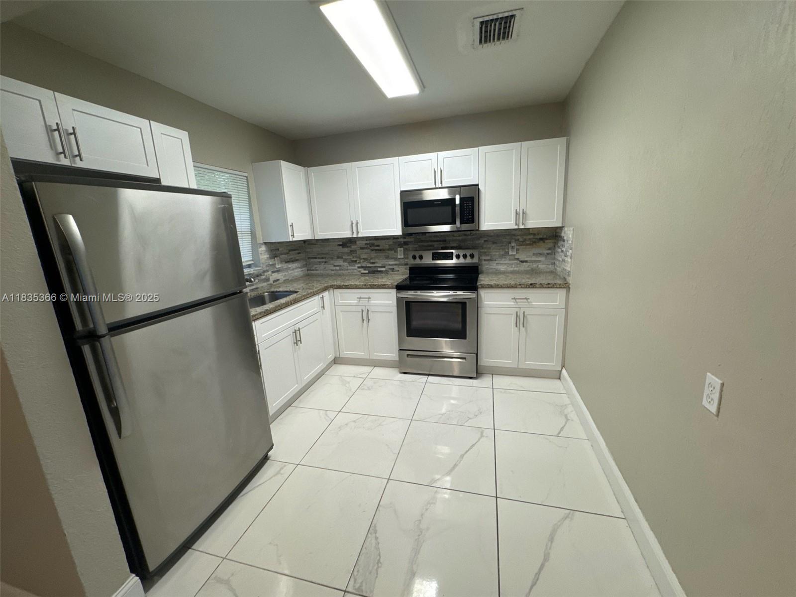 2307 Rodman St, Hollywood, FL, 33020/$555,000 3 2307 Rodman St