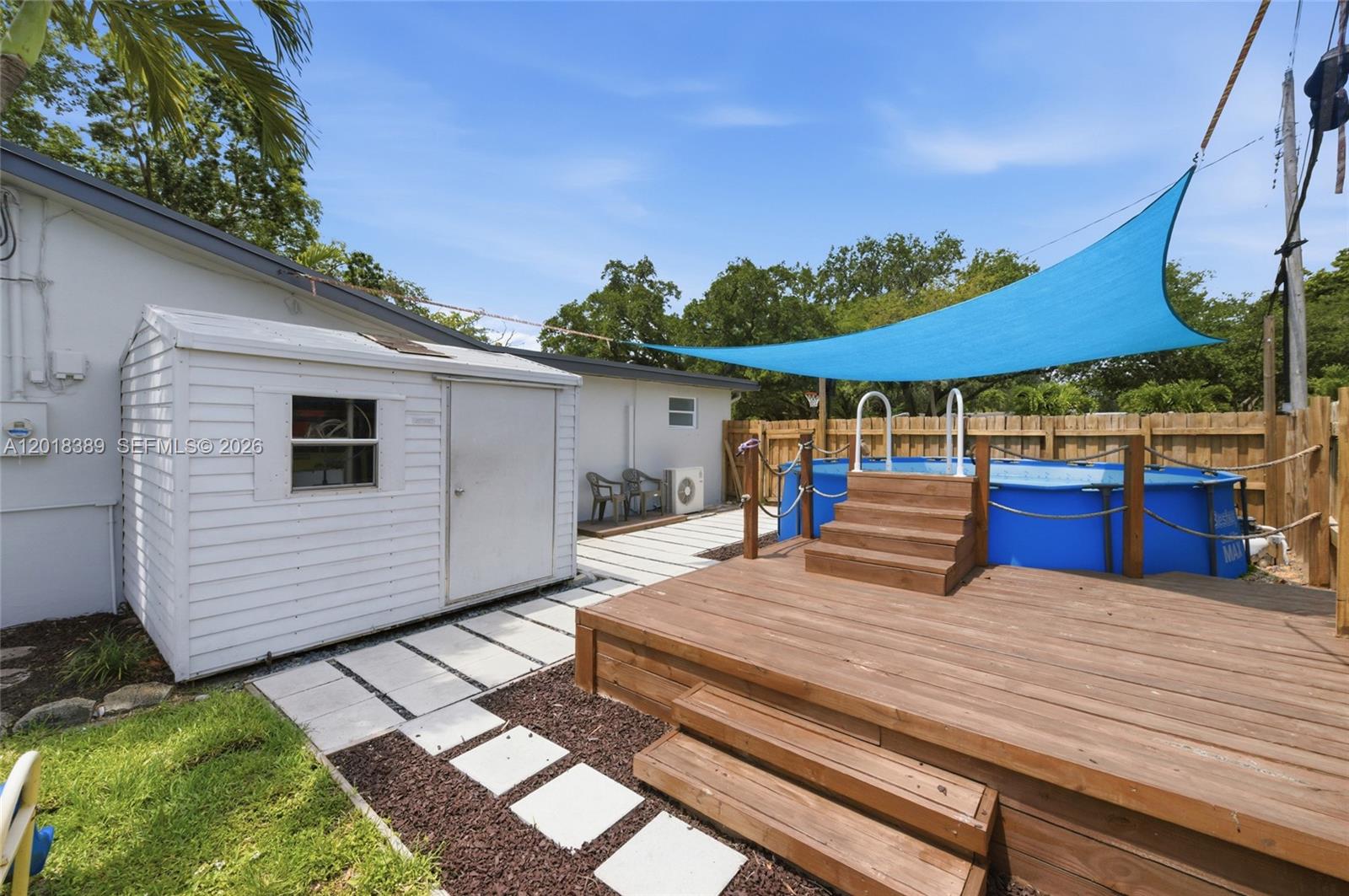 LAWN ACRES - Residential
