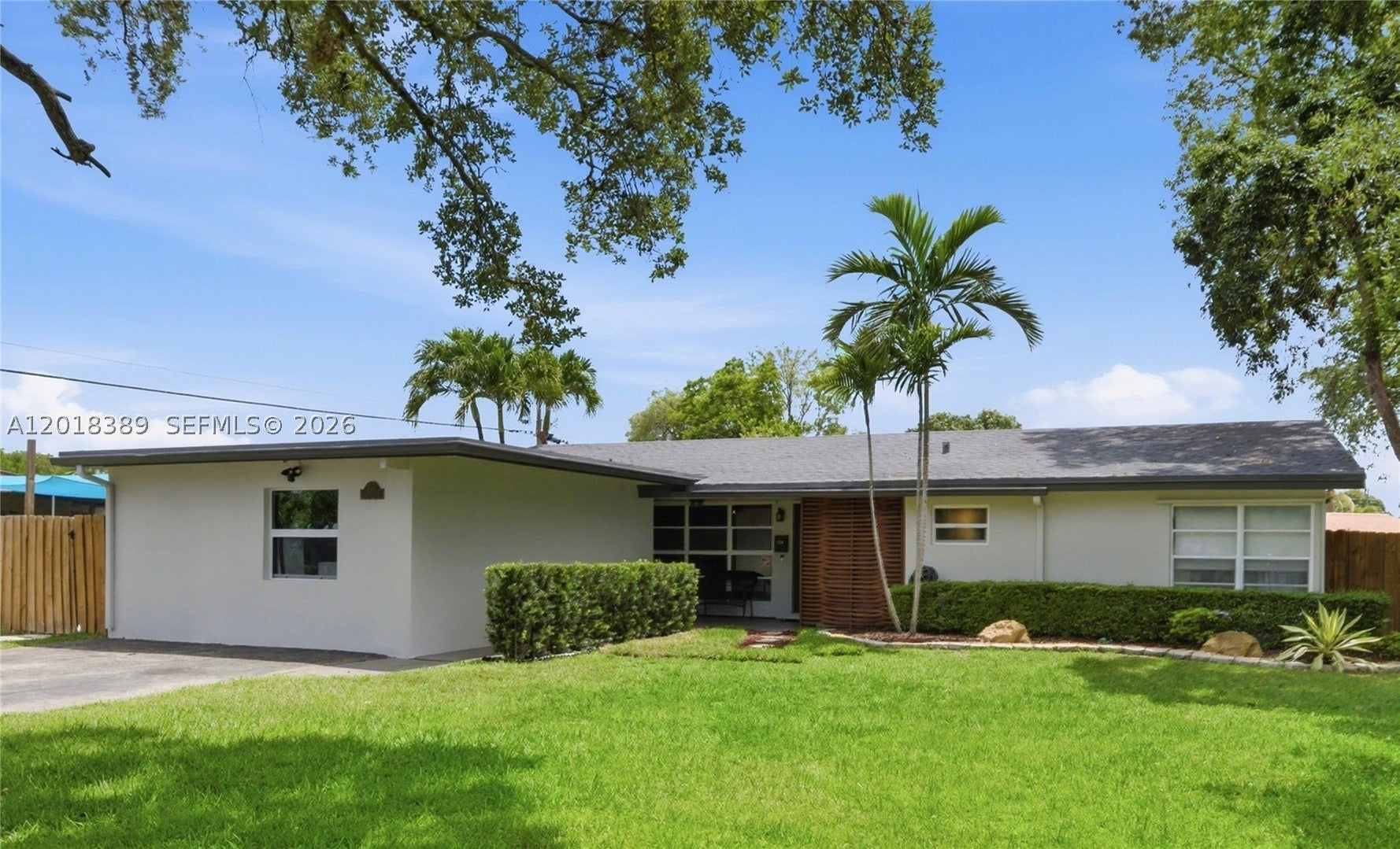 109 S 57th Ave