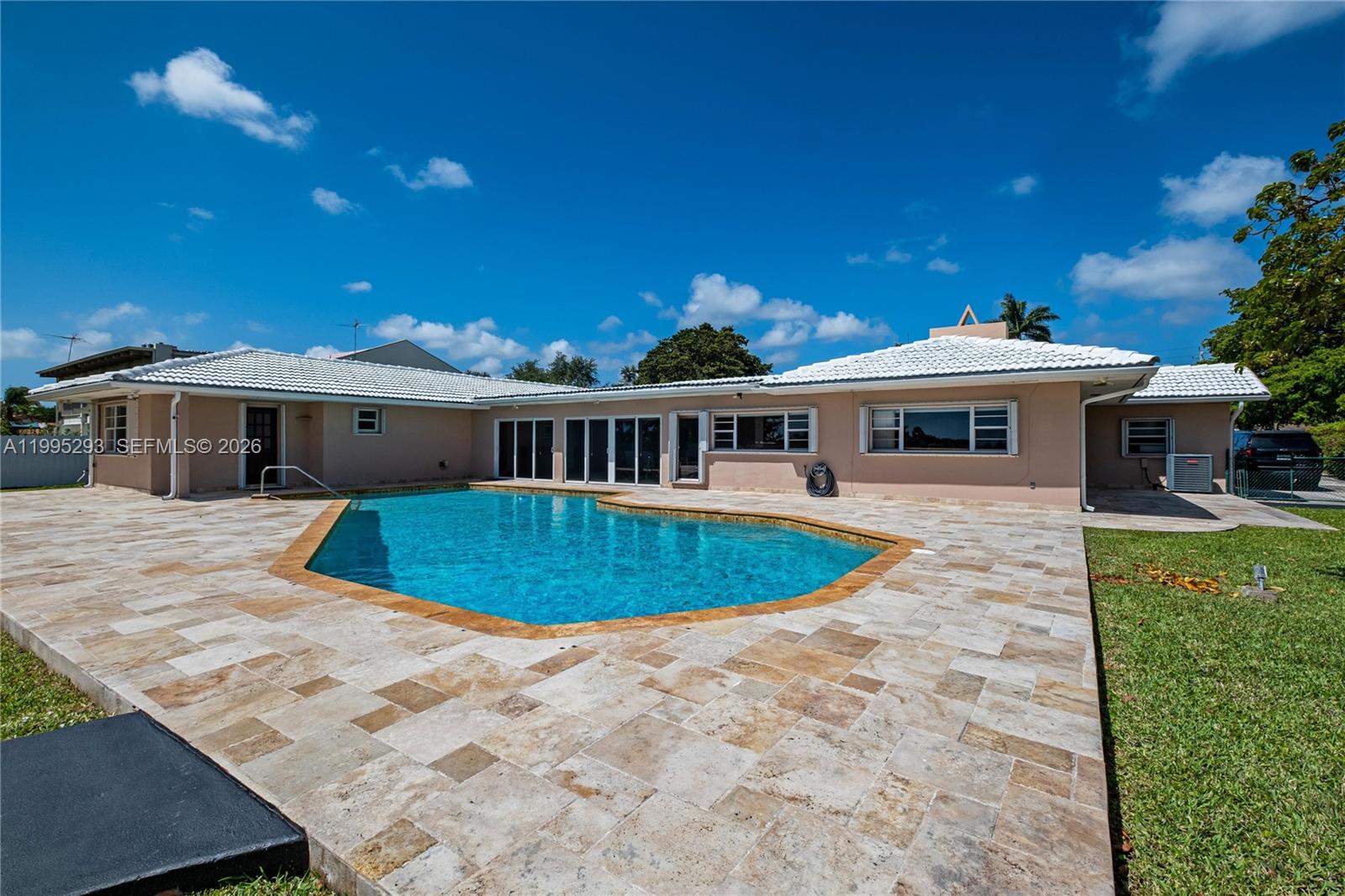 LAKESHORE SEC ONE - Residential