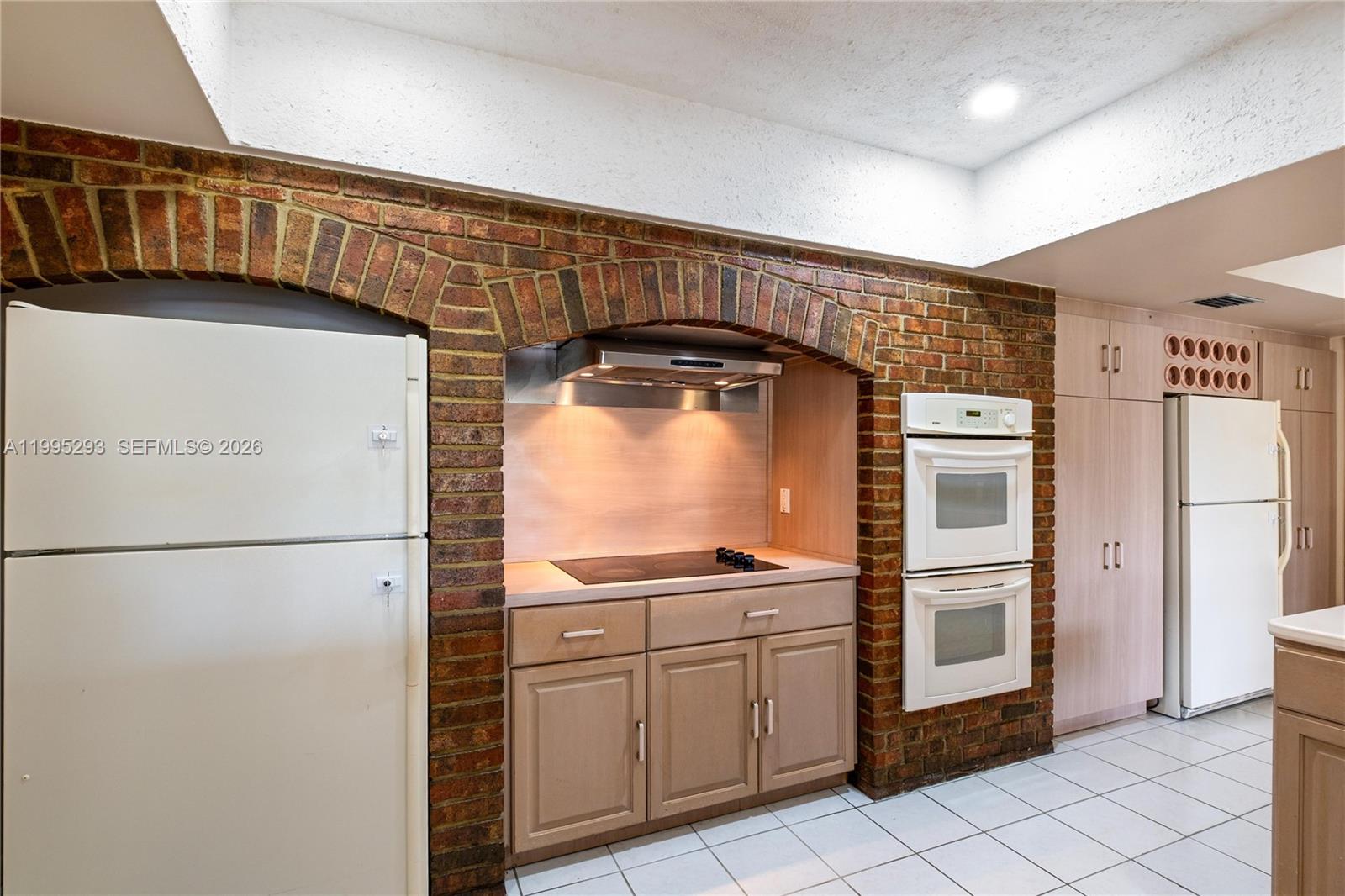 LAKESHORE SEC ONE - Residential