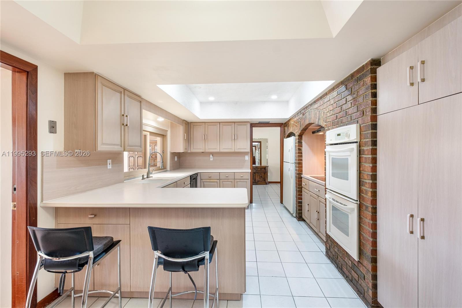 LAKESHORE SEC ONE - Residential