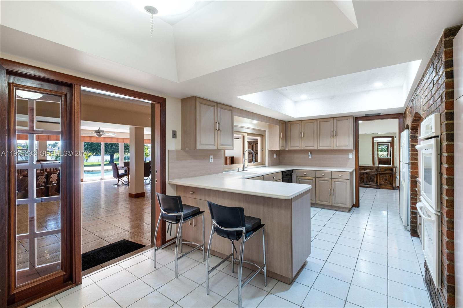 LAKESHORE SEC ONE - Residential