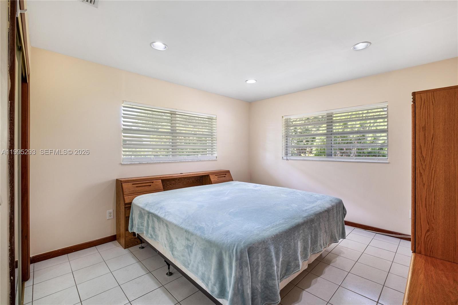 LAKESHORE SEC ONE - Residential