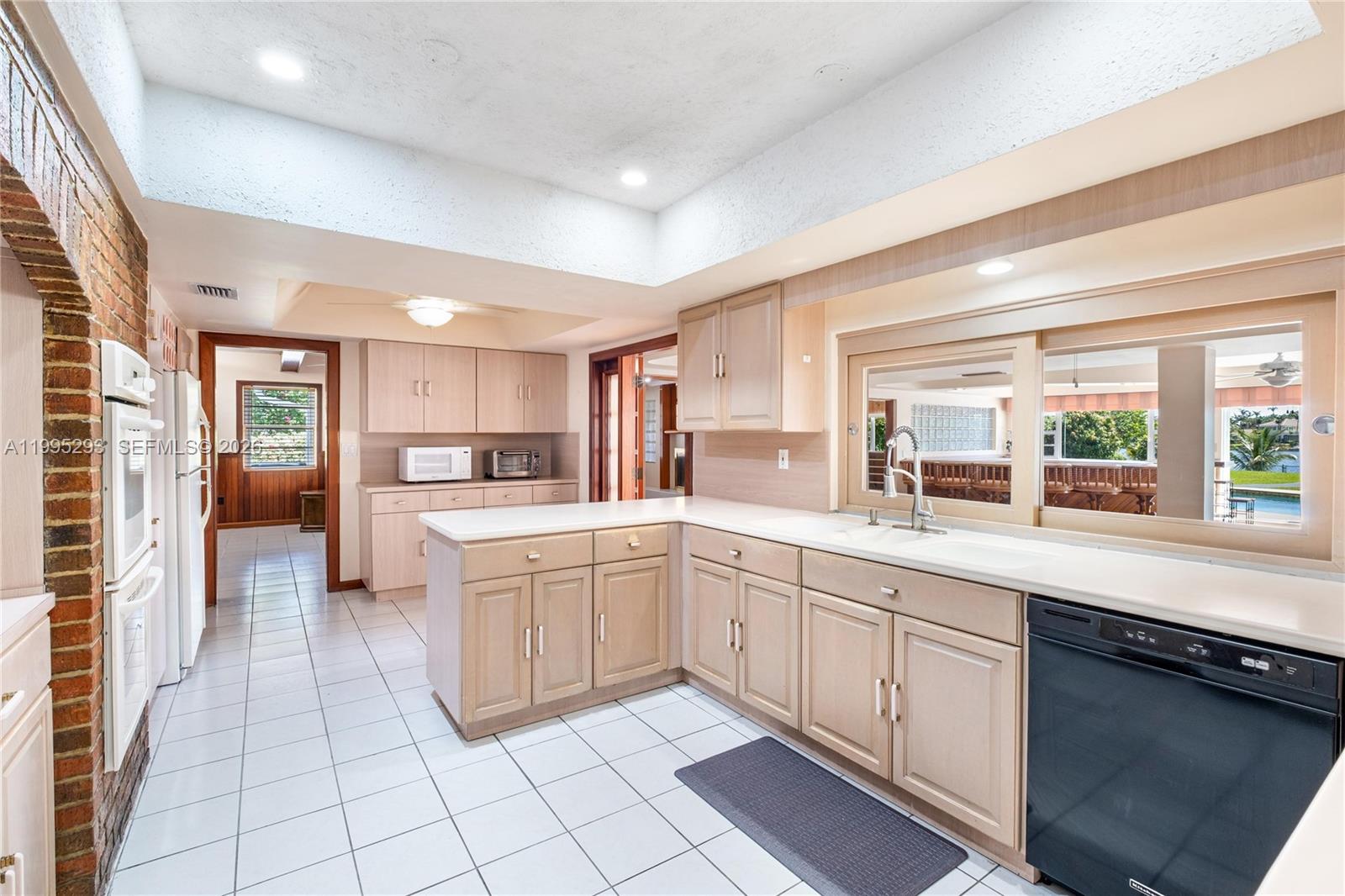 LAKESHORE SEC ONE - Residential