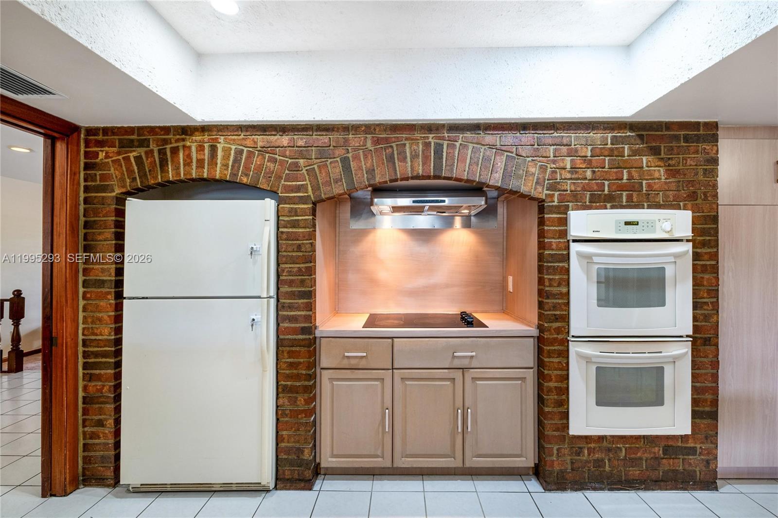 LAKESHORE SEC ONE - Residential