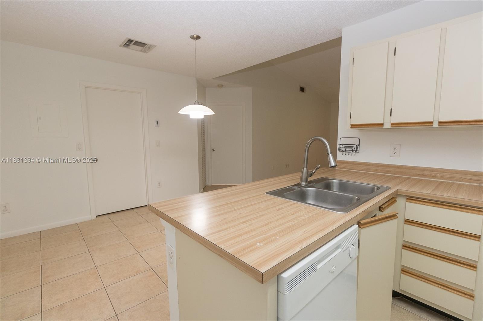 Stunning Condo unit one bedroom and one bathroom in the family oriented and gated community of La Hacienda. This unit features tile floors throughout, newer appliances, open style kitchen, washer and dryer inside, vaulted ceilings and modern light fixtures. Unit is located on the second floor and comes with one assigned parking space. The gated community features a swimming pool, clubhouse and gym to enjoy. Security guard in place to give you peace of mind 24/7. Community is very well located with rapid access to 826, I95 and I75, minutes away form shopping malls, grocery stores, supermarkets, hospitals, entertainment and much more. Wont last!