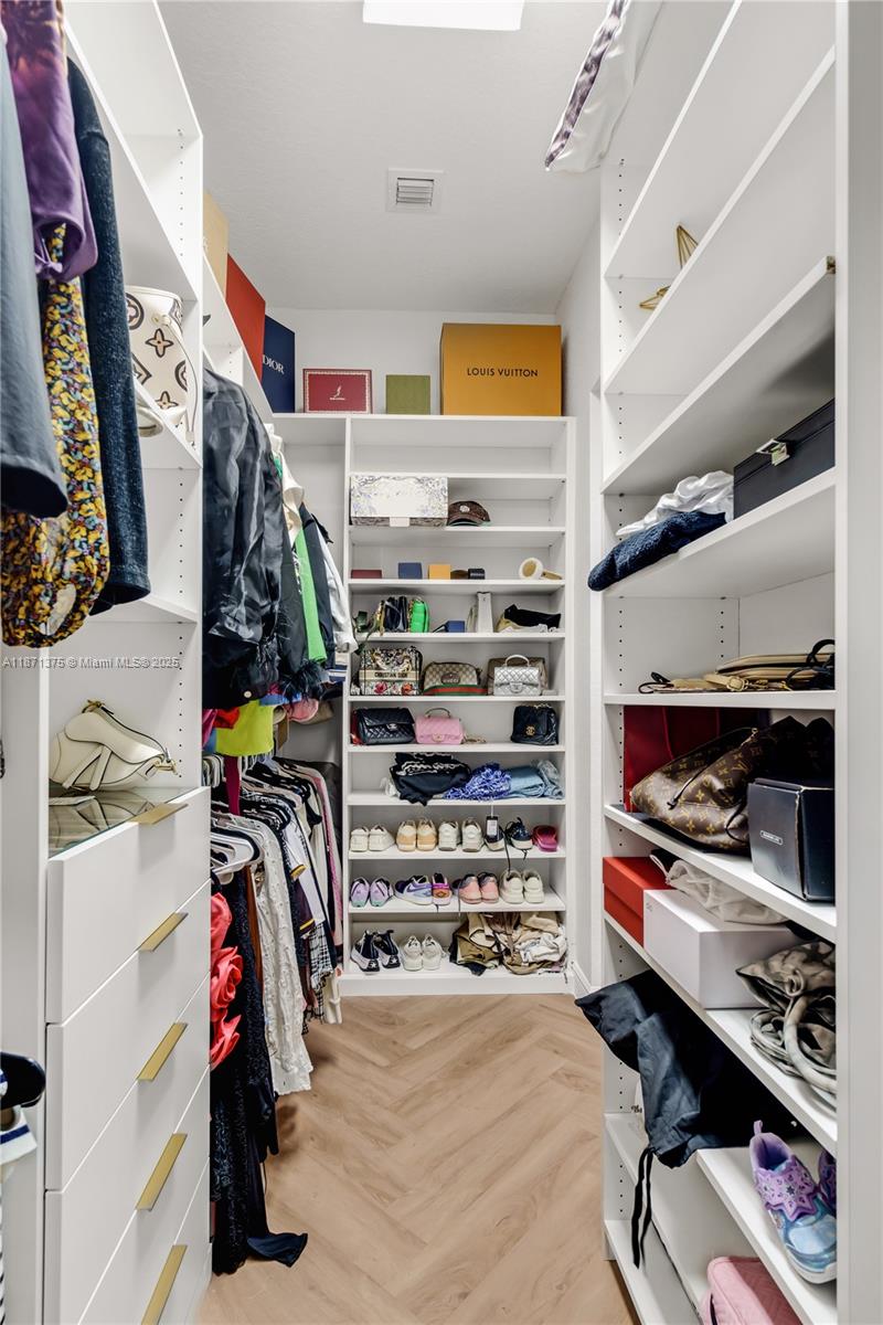 SUNSET LAKES PLAT THREE - Residential Lease