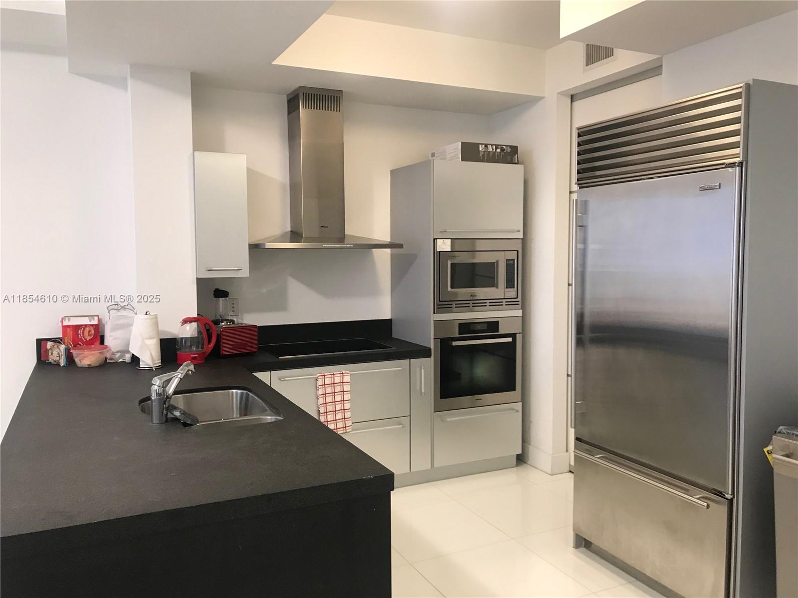 TRUMP ROYALE CONDO - Residential Lease