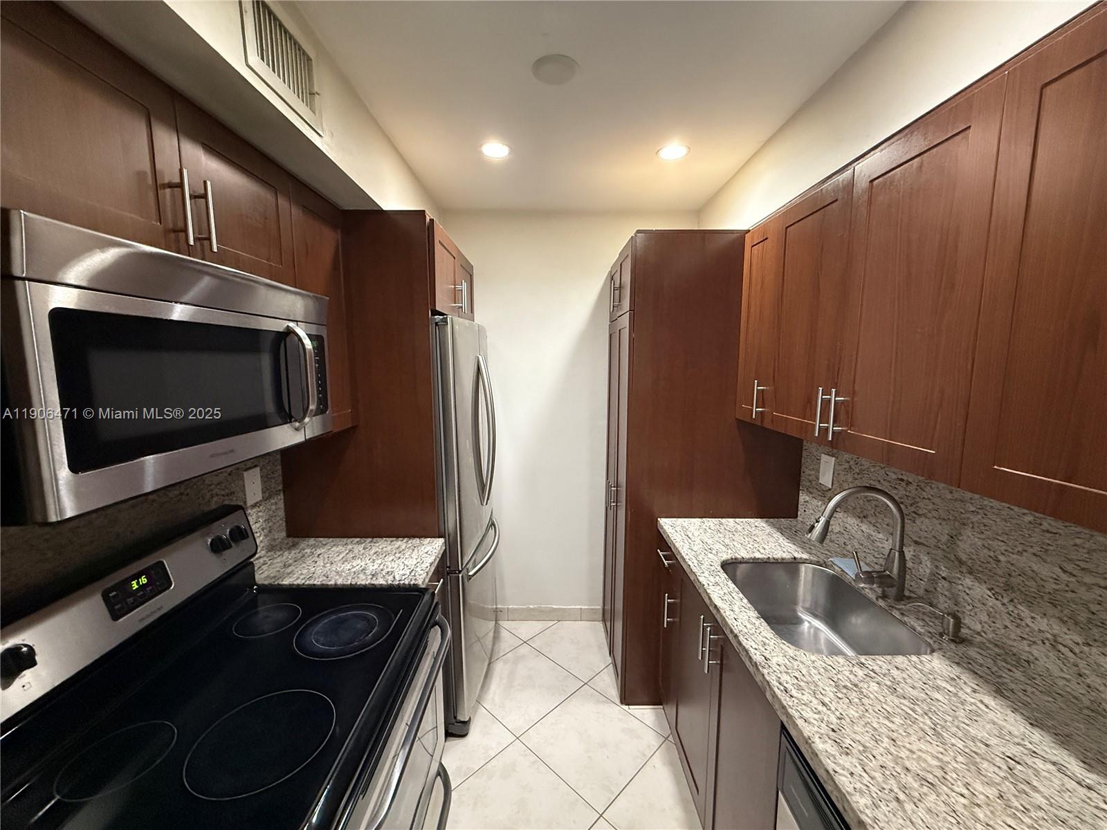 Beautifully updated one-bedroom, one-bathroom, first floor unit with washer/dryer in unit. Kingston Square is a gated community that features a pool, gym, tennis courts, basketball court, BBQ areas, and plenty of parking. Per association, minimum credit score is 650.