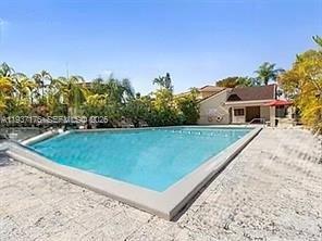 LAMBIANCE TOWNHOMES KENDA - Residential