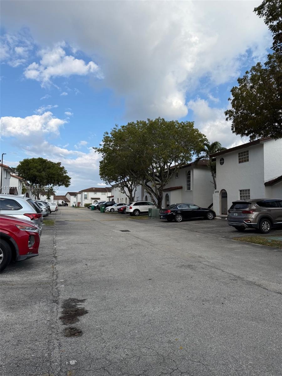 LAMBIANCE TOWNHOMES KENDA - Residential