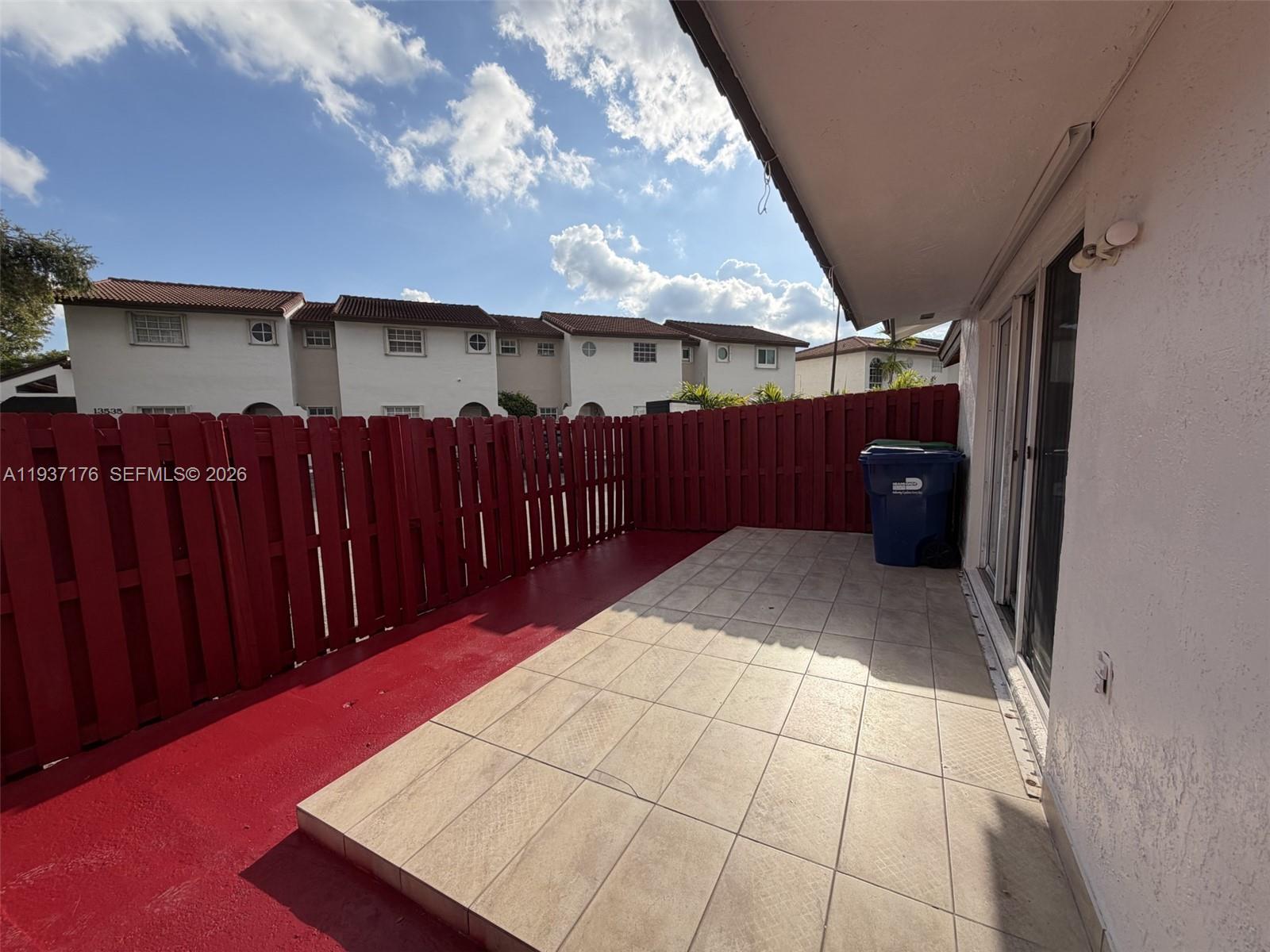 LAMBIANCE TOWNHOMES KENDA - Residential