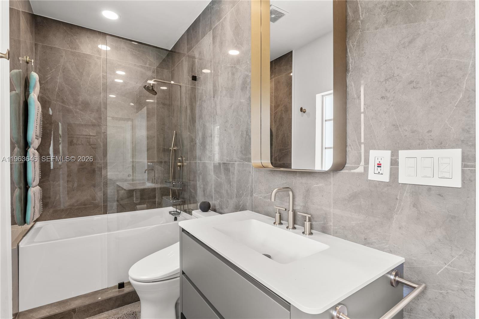 CORAL GABLES RIVIERA SEC - Residential