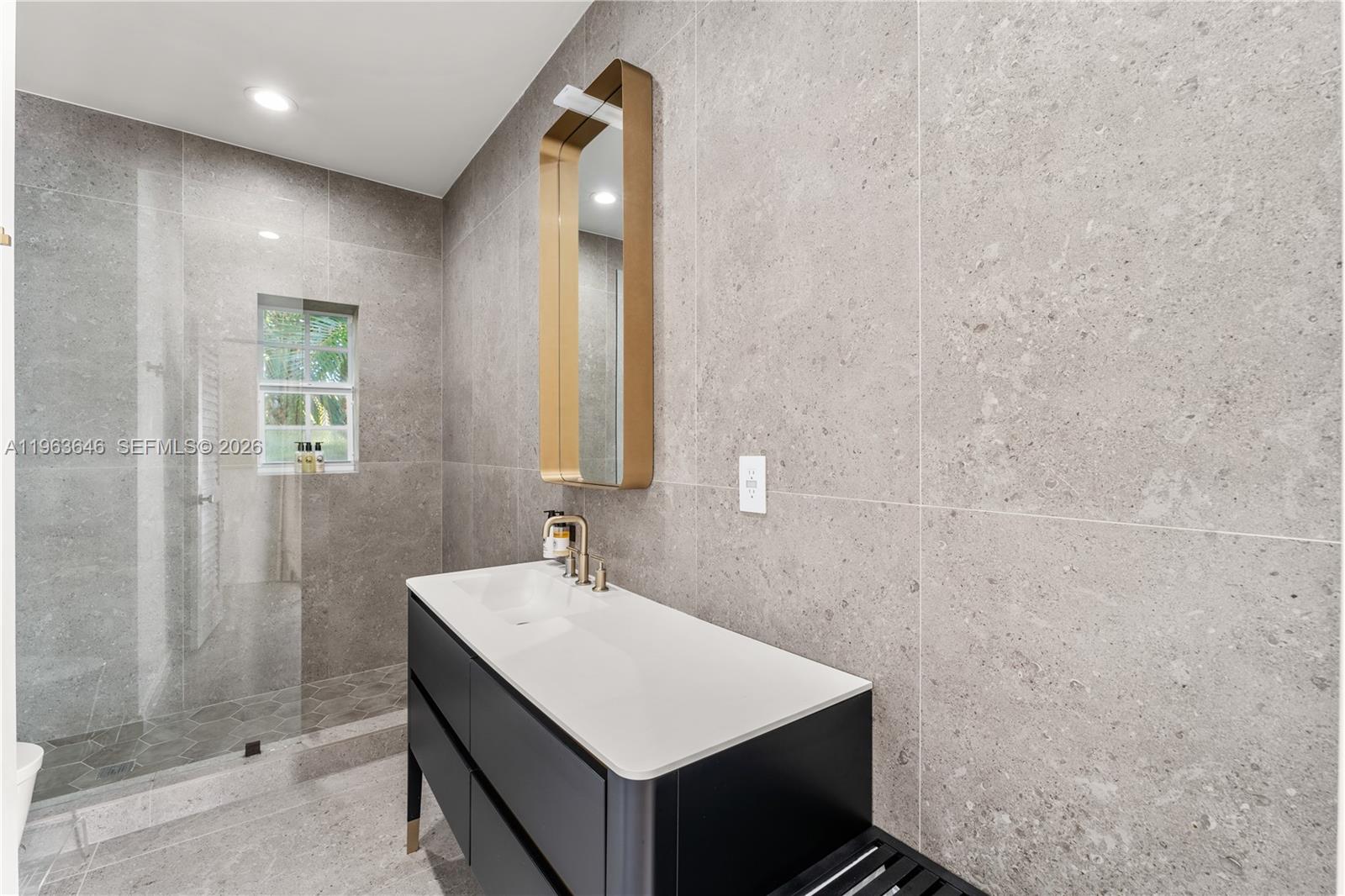 CORAL GABLES RIVIERA SEC - Residential