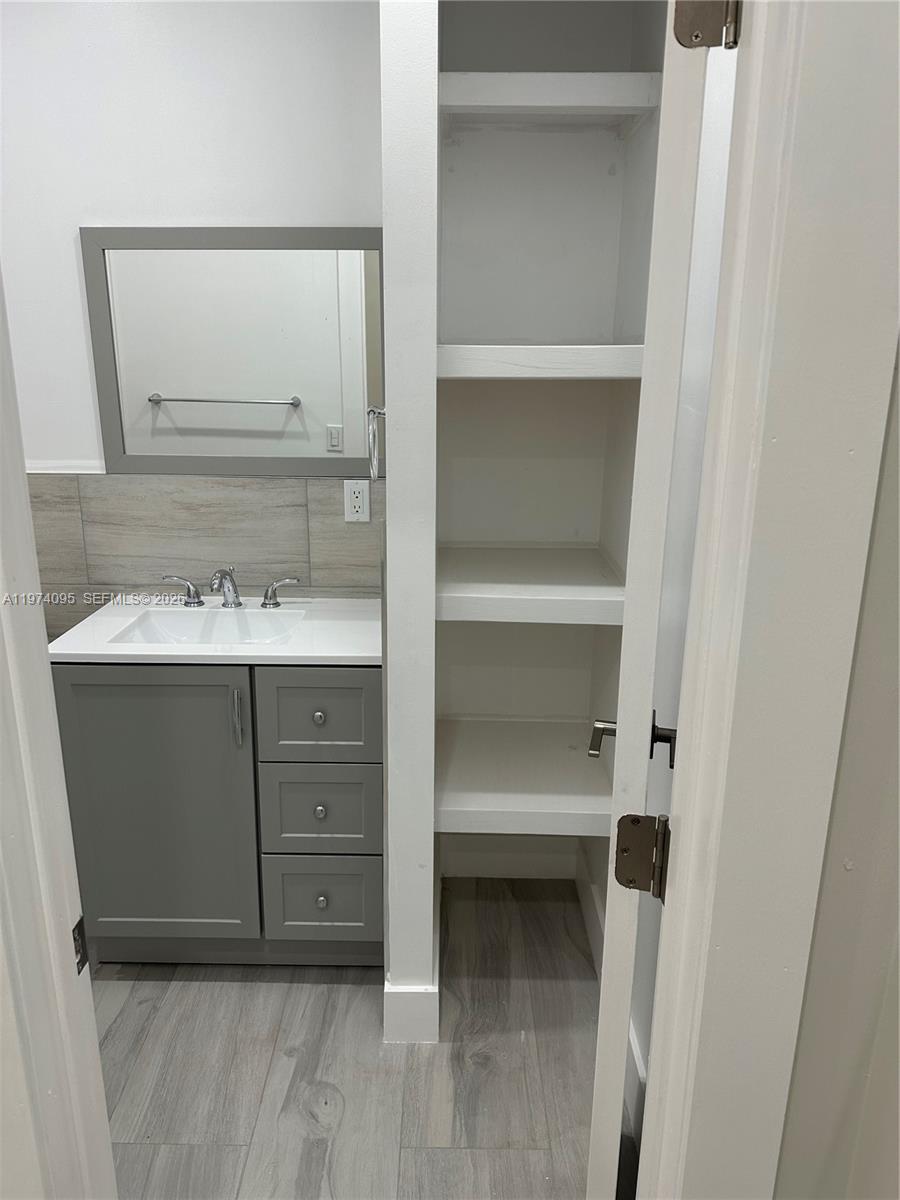 SILVER PALM LAKE - Residential Lease