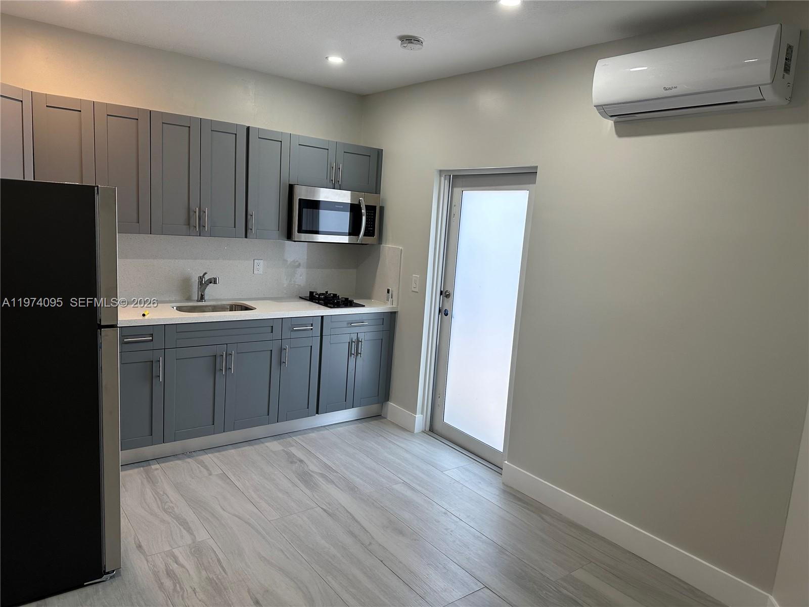 SILVER PALM LAKE - Residential Lease