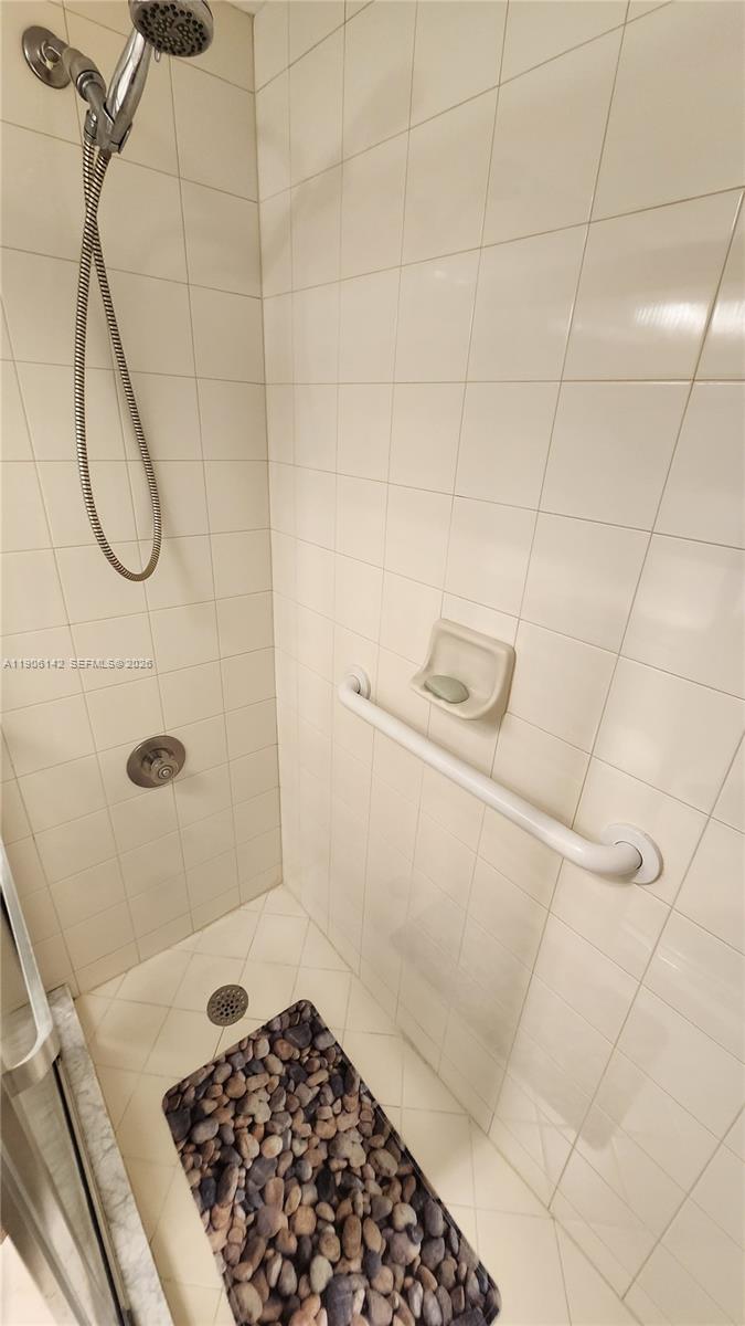 CAMBRIDGE F CONDO - Residential