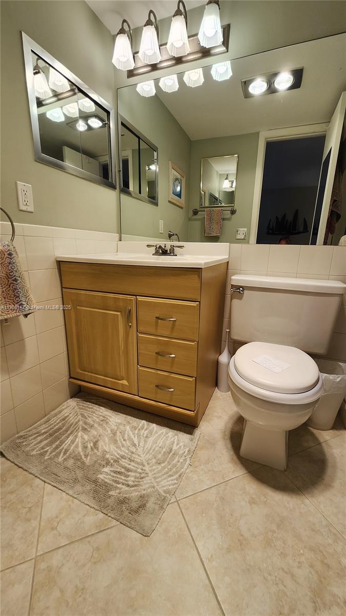 CAMBRIDGE F CONDO - Residential