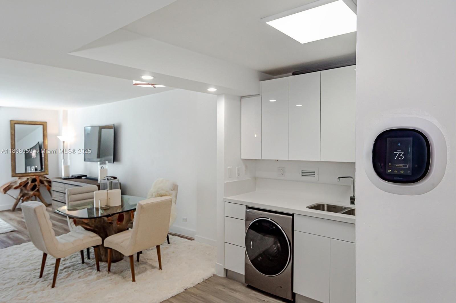 RONEY PALACE CONDO - Residential Lease