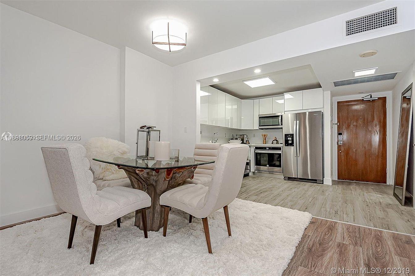 2301 Collins Ave 843