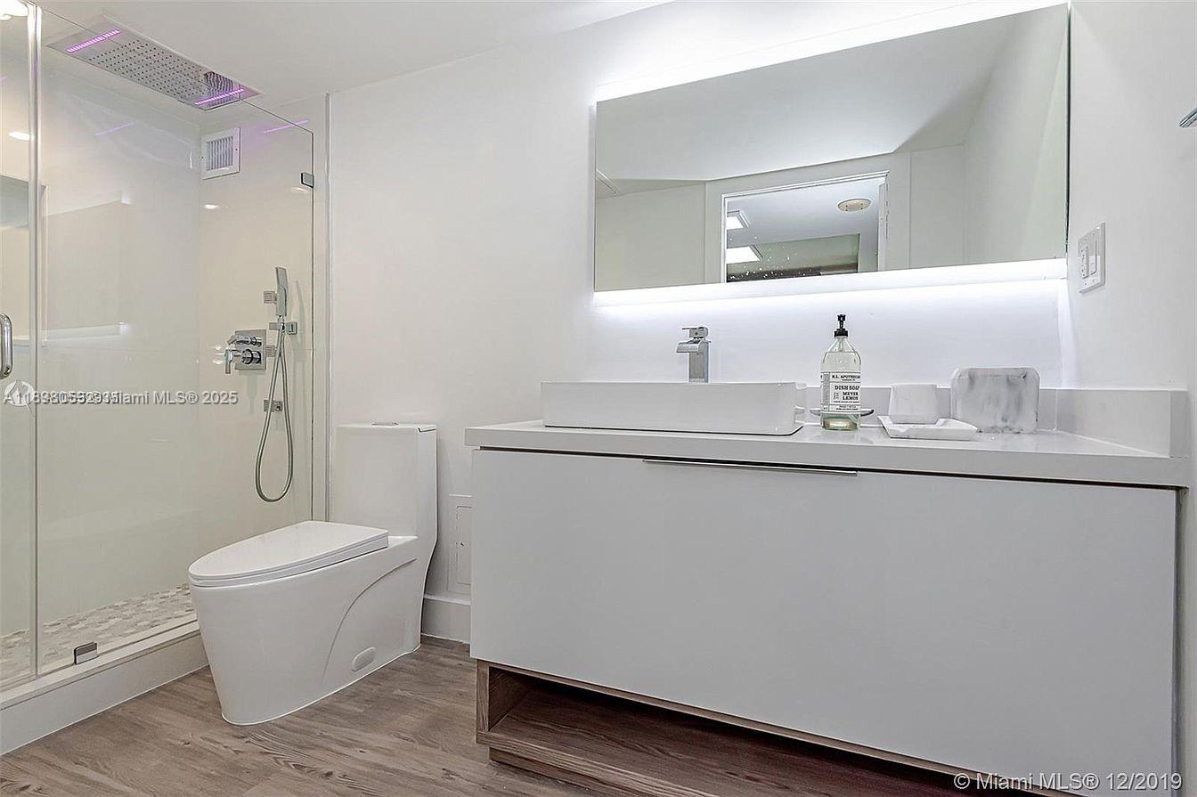 RONEY PALACE CONDO - Residential Lease