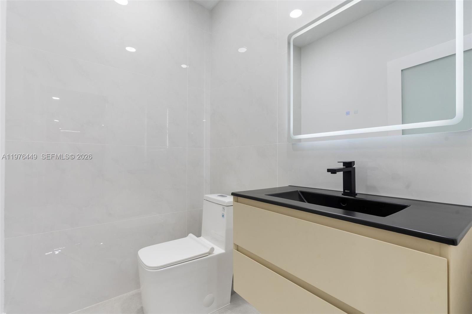 EVERGLADE LAND SALES CO R - Residential Lease