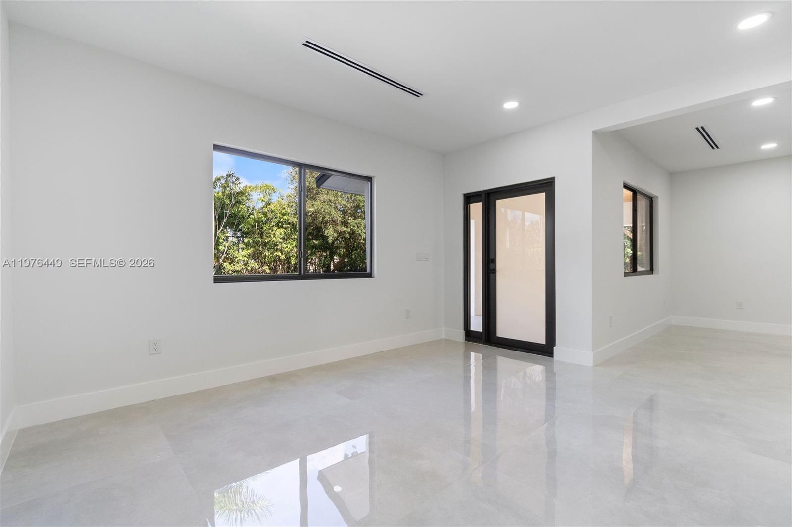 EVERGLADE LAND SALES CO R - Residential Lease