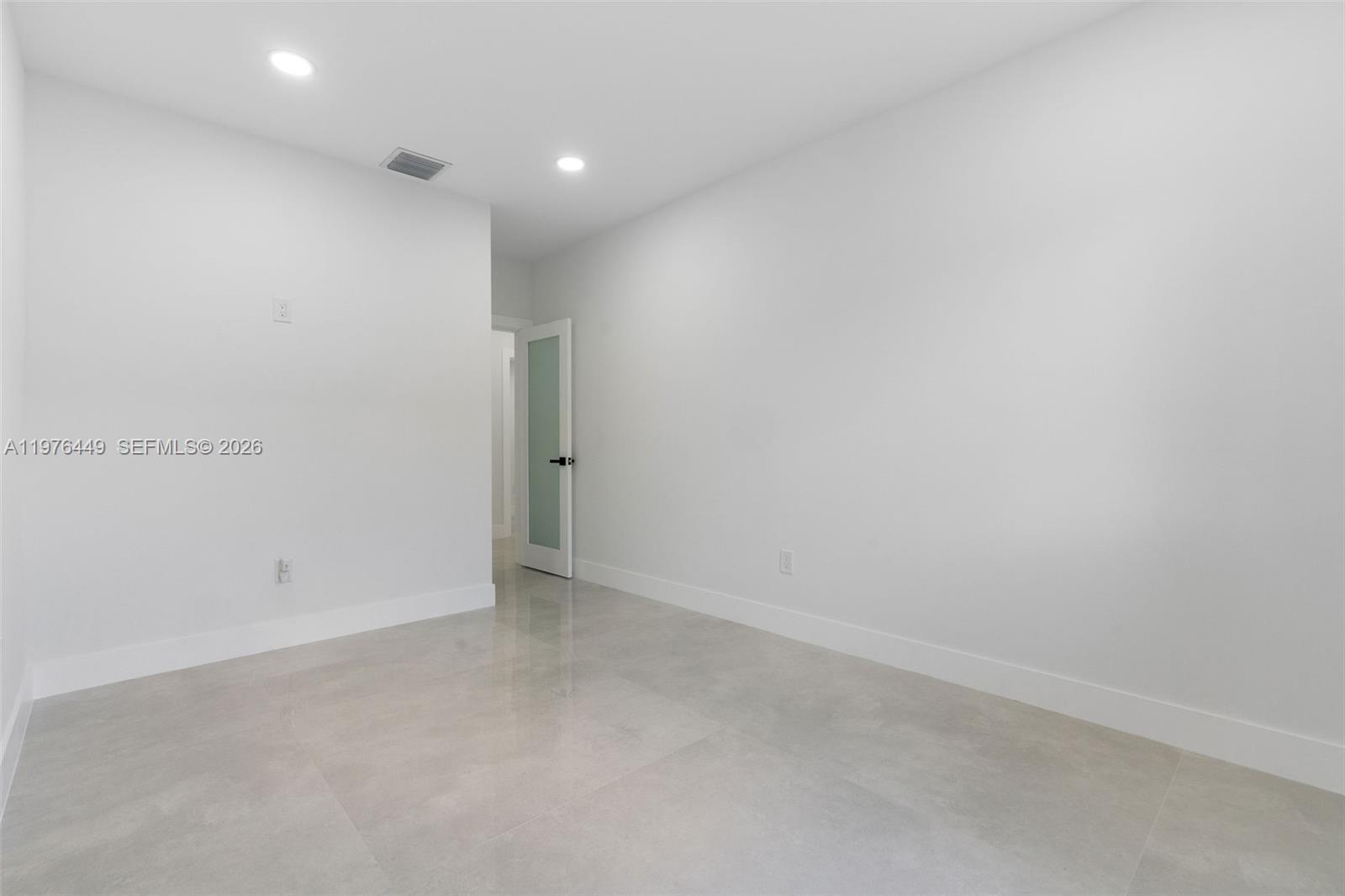 EVERGLADE LAND SALES CO R - Residential Lease