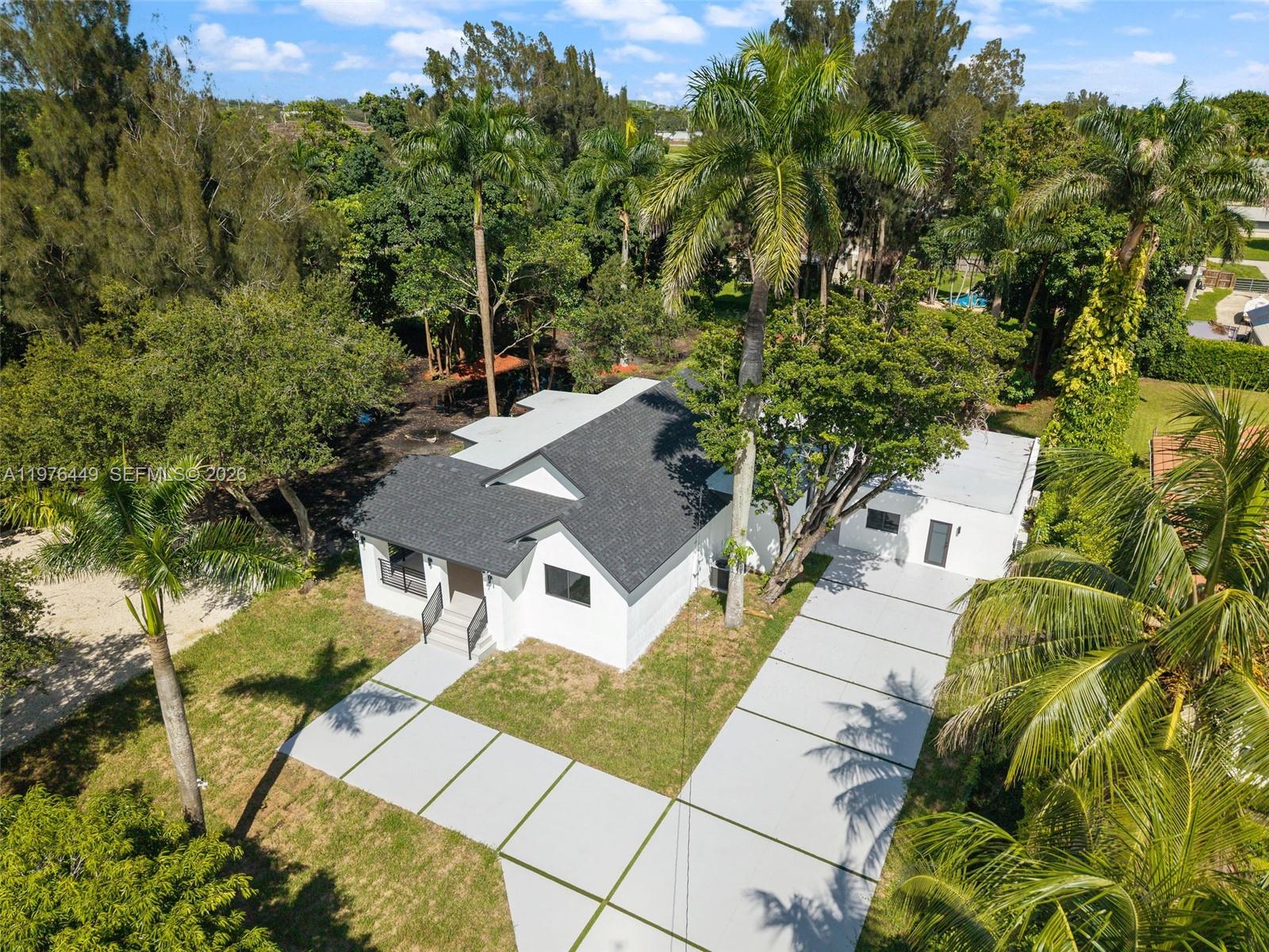 EVERGLADE LAND SALES CO R - Residential Lease