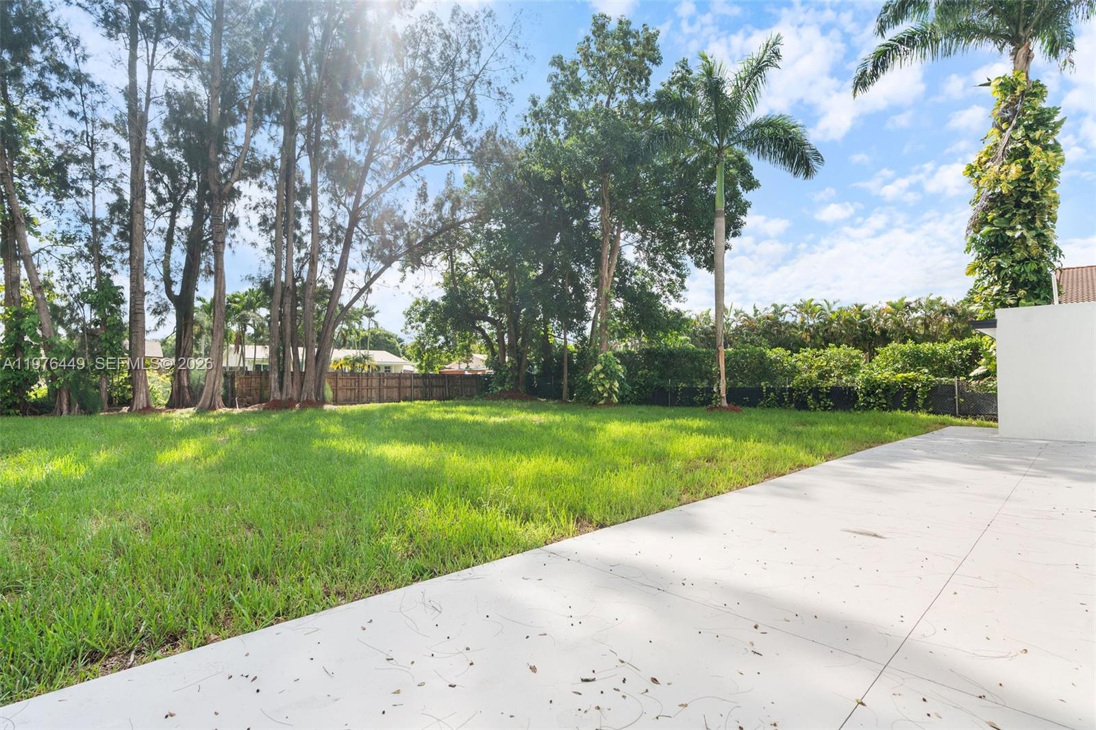 EVERGLADE LAND SALES CO R - Residential Lease