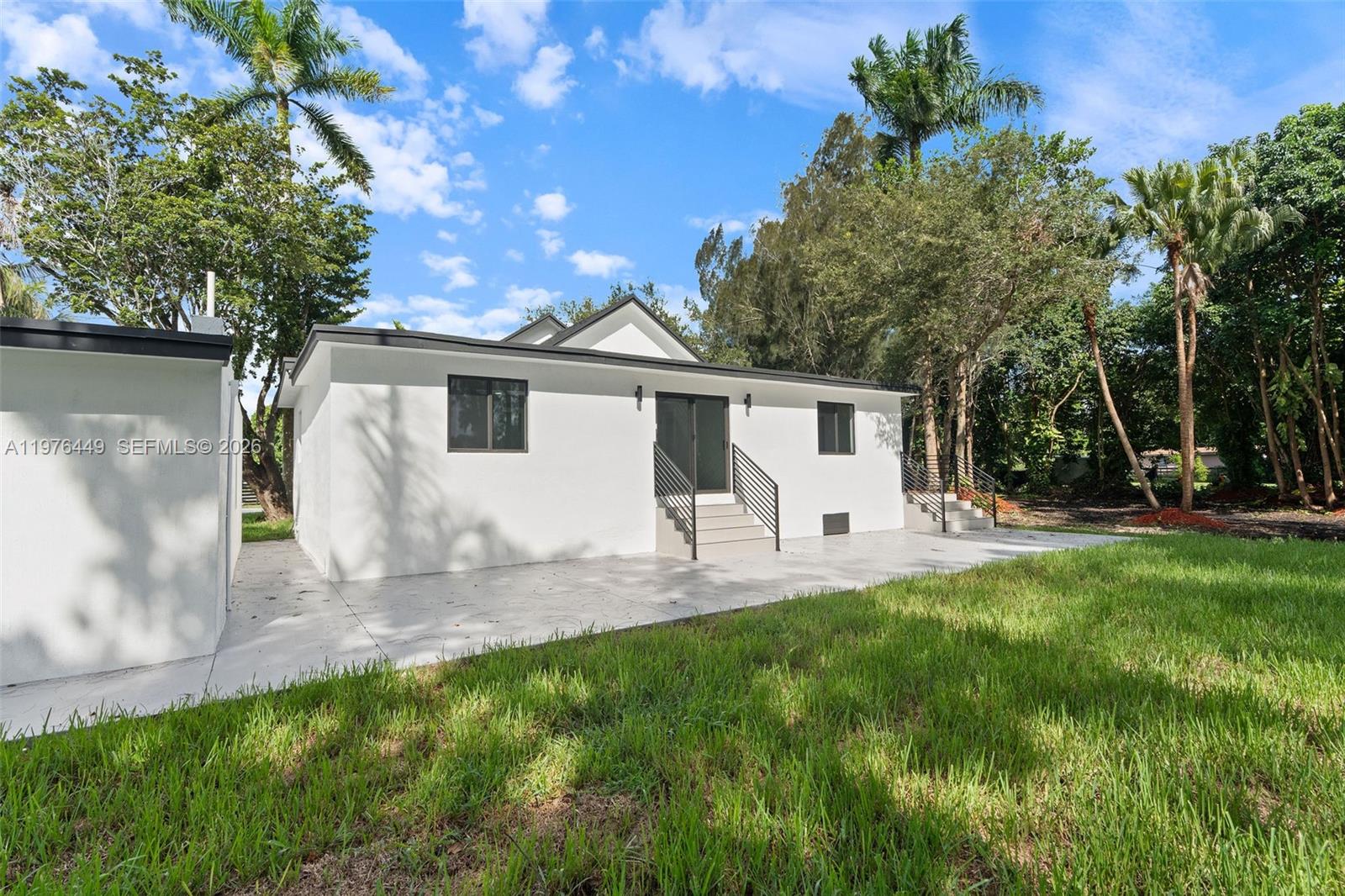 EVERGLADE LAND SALES CO R - Residential Lease