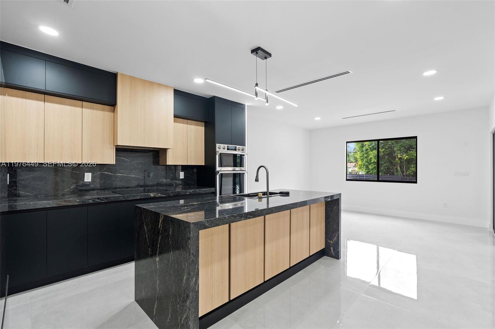 EVERGLADE LAND SALES CO R - Residential Lease