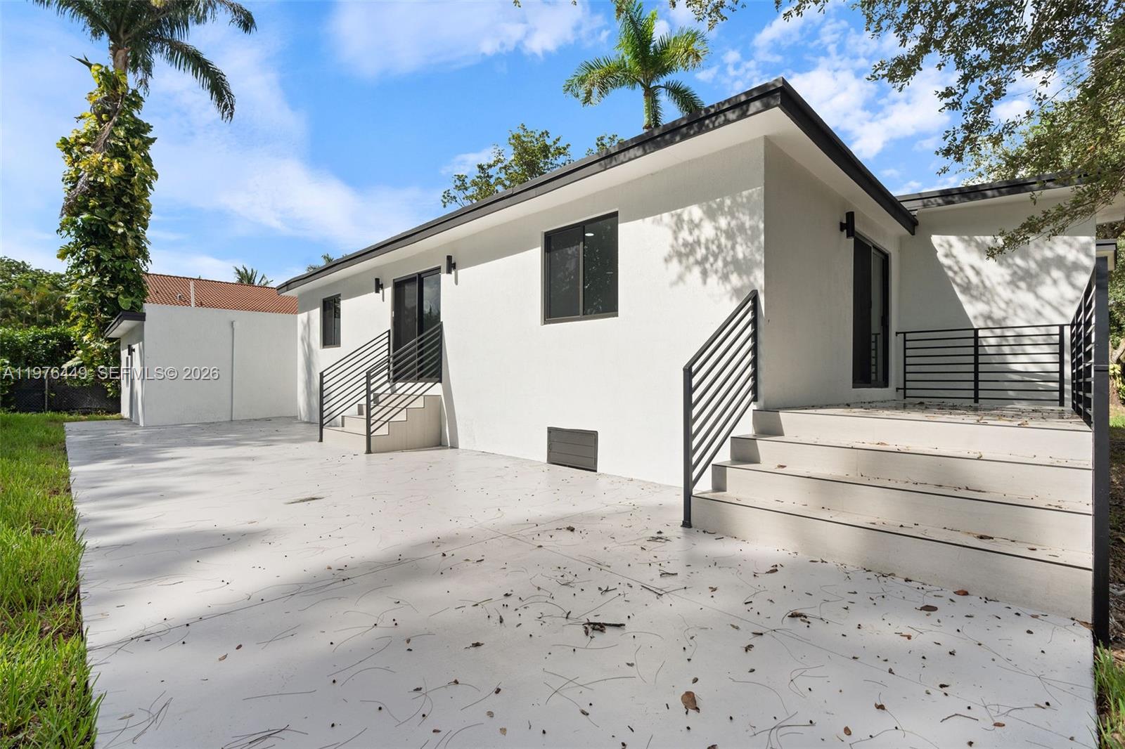 EVERGLADE LAND SALES CO R - Residential Lease