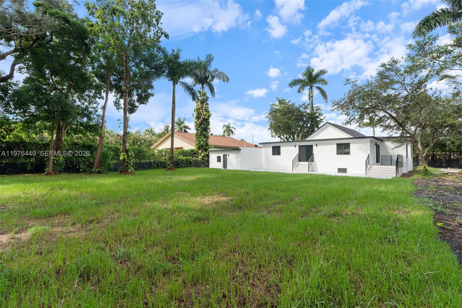 EVERGLADE LAND SALES CO R - Residential Lease