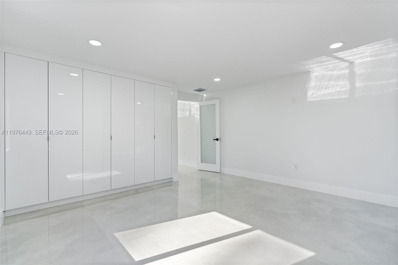 EVERGLADE LAND SALES CO R - Residential Lease