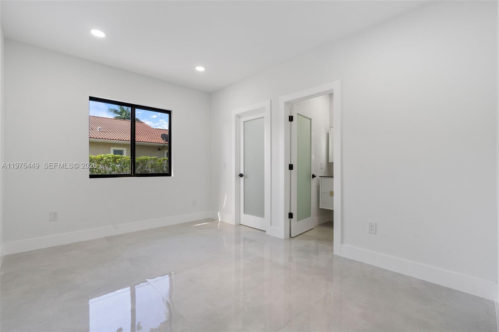 EVERGLADE LAND SALES CO R - Residential Lease