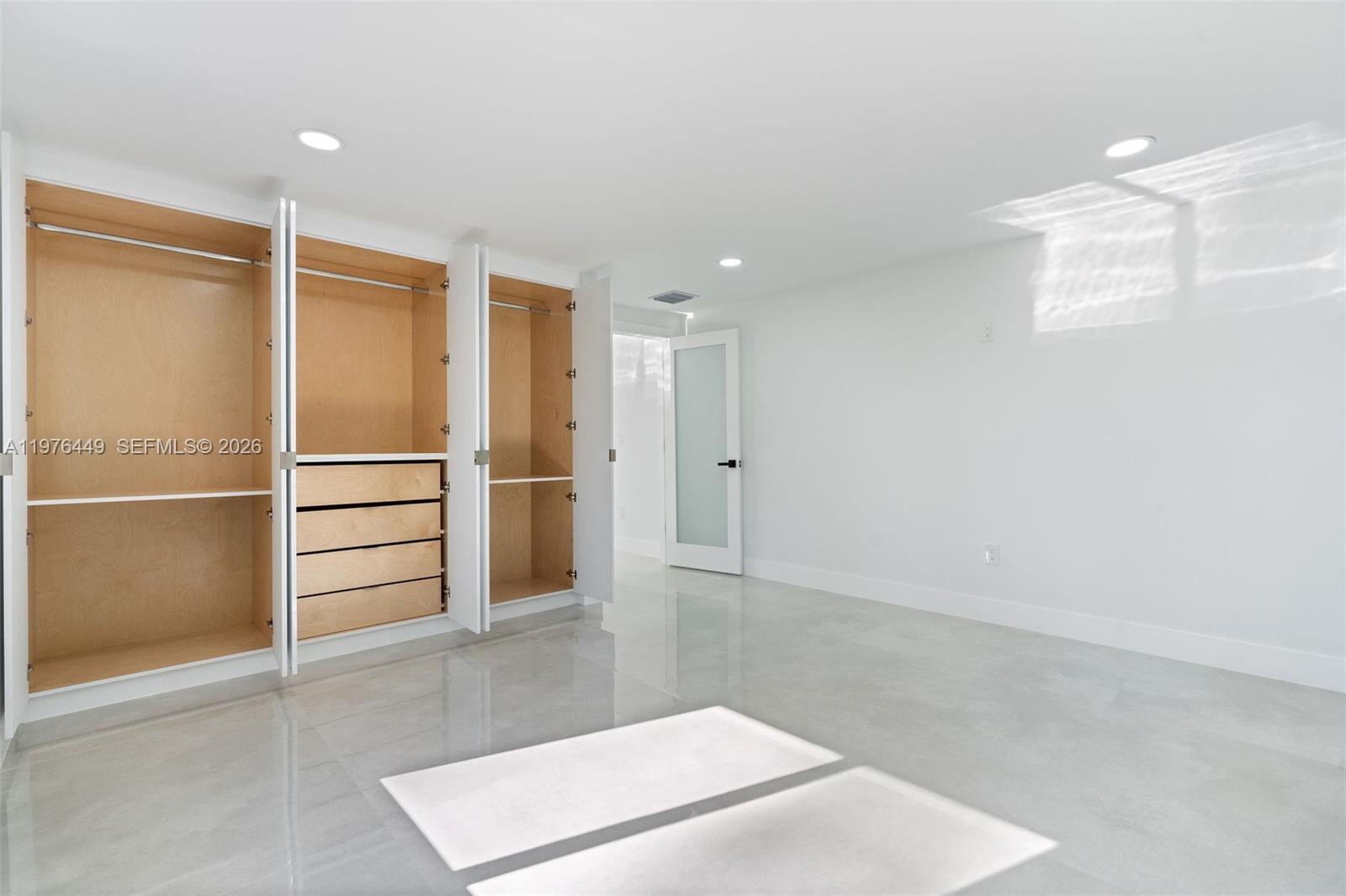 EVERGLADE LAND SALES CO R - Residential Lease